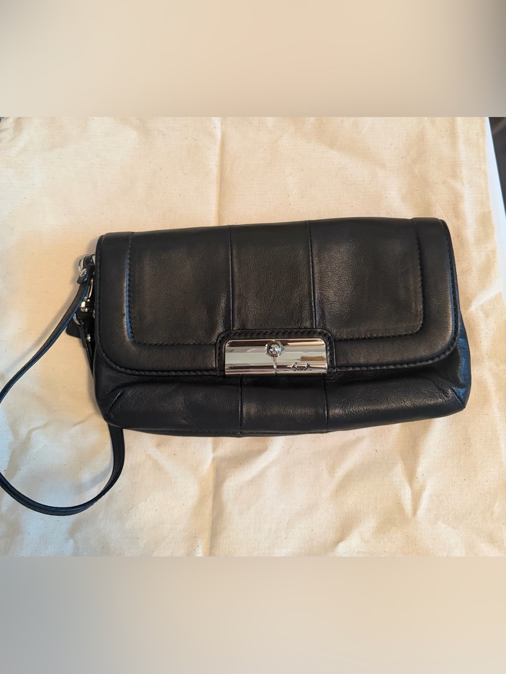 Coach Leather Wristlet ✨Gently Used✨